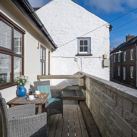 The Boathouse For Two, St Davids, Garage Parking Villa Exterior photo